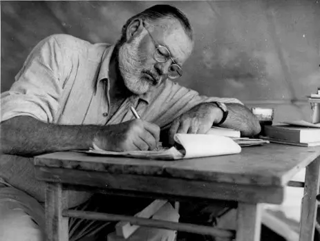 Ernest Hemingway schwarz weiß